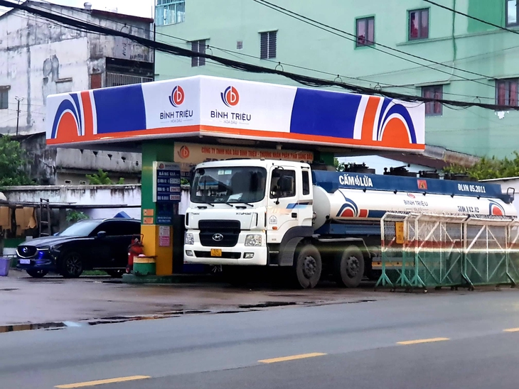 Đóng cửa cây xăng vì thiếu hàng, bộ trưởng chỉ đạo: 2 ngày không mở sẽ xử lý nghiêm - Ảnh 2.