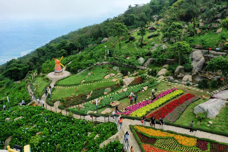 Hoa hậu Ngọc Châu khám phá nóc nhà Nam Bộ - Ảnh 3.