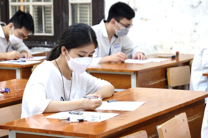 Nghi vấn lọt đề thi toán: Đã xác minh một thí sinh ở Đà Nẵng gửi đề ra ngoài phòng thi - Ảnh 1.