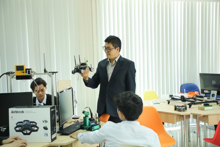Có ngành hot lương cao mà tuyển không đủ người làm - Ảnh 3. Có ngành hot lương cao mà tuyển không đủ người làm - Ảnh 3.