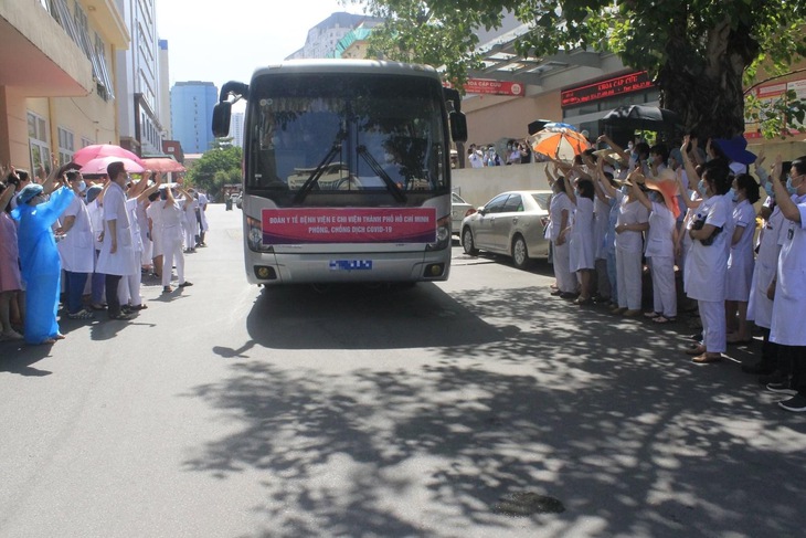 Mãi không quên những ngày chỉ cần kêu gọi tài trợ, bà con gửi tặng ngay - Ảnh 1.