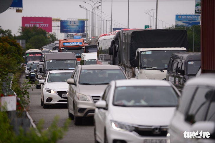 Học lái xe có phần chạy trên cao tốc: Chạy qua đường chợ khó hơn vạn lần - Ảnh 2.