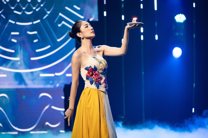 Bùi Lan Hương, Minh Khuê hóa chị em sinh đôi với nhan sắc mỹ nhân - Ảnh 5. Bùi Lan Hương, Minh Khuê hóa chị em sinh đôi với nhan sắc mỹ nhân - Ảnh 5.