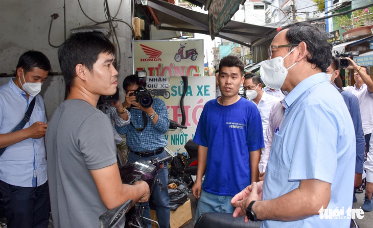 Bí thư Nguyễn Văn Nên kiểm tra phòng sốt xuất huyết tại quận Bình Tân - Ảnh 2.