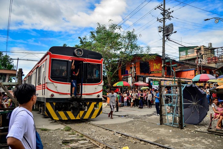 Chuyên gia cảnh báo nguy cơ nợ khi Philippines muốn đàm phán lại khoản vay với Trung Quốc - Ảnh 1.