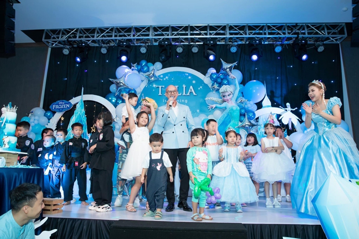 Dàn sao quy tụ tại tiệc sinh nhật con gái Thanh Thảo - Ảnh 8. Dàn sao quy tụ tại tiệc sinh nhật con gái Thanh Thảo - Ảnh 8.