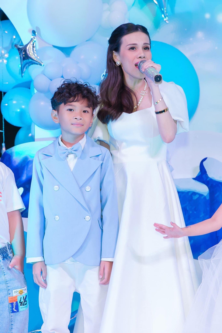 Dàn sao quy tụ tại tiệc sinh nhật con gái Thanh Thảo - Ảnh 4. Dàn sao quy tụ tại tiệc sinh nhật con gái Thanh Thảo - Ảnh 4.