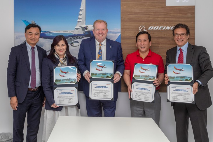 Vietjet và Boeing ký kết giao 200 tàu bay Boeing 737 Max - Ảnh 1.