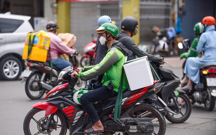 Vụ taxi công nghệ thu thêm phụ phí: Grab xin hoãn báo cáo, người tiêu dùng có thể khởi kiện