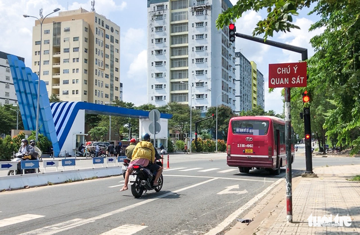 Xe buýt ‘rà khách, cướp làn’: Hung thần lại tái hiện - Ảnh 2.