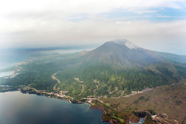 Núi lửa Sakurajima ở Nhật phun trào ngày thứ 2 liên tiếp, đá văng xa đến 2,5km - Ảnh 6.