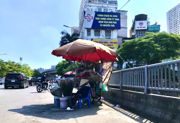 Vì sao đã vào thu, miền Bắc vẫn nắng nóng như hè? - Ảnh 1.