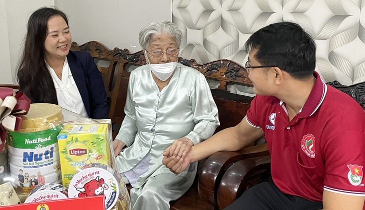 Cha, anh đã hy sinh, tụi con phải sống tốt - Ảnh 1. Cha, anh đã hy sinh, tụi con phải sống tốt - Ảnh 1.