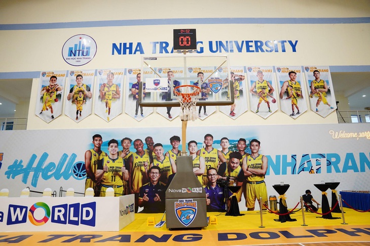 CLB Nha Trang Dolphins trang bị trụ rổ nội chuẩn FIBA - Ảnh 2.