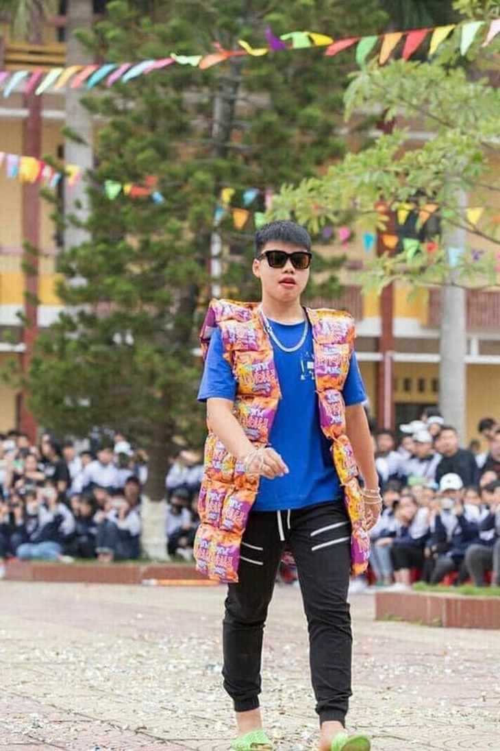 Hội nam sinh hóa... công chúa lực điền, girl cá tính, Phi Mã Lệ Xuân - Ảnh 3. Hội nam sinh hóa... công chúa lực điền, girl cá tính, Phi Mã Lệ Xuân - Ảnh 3.