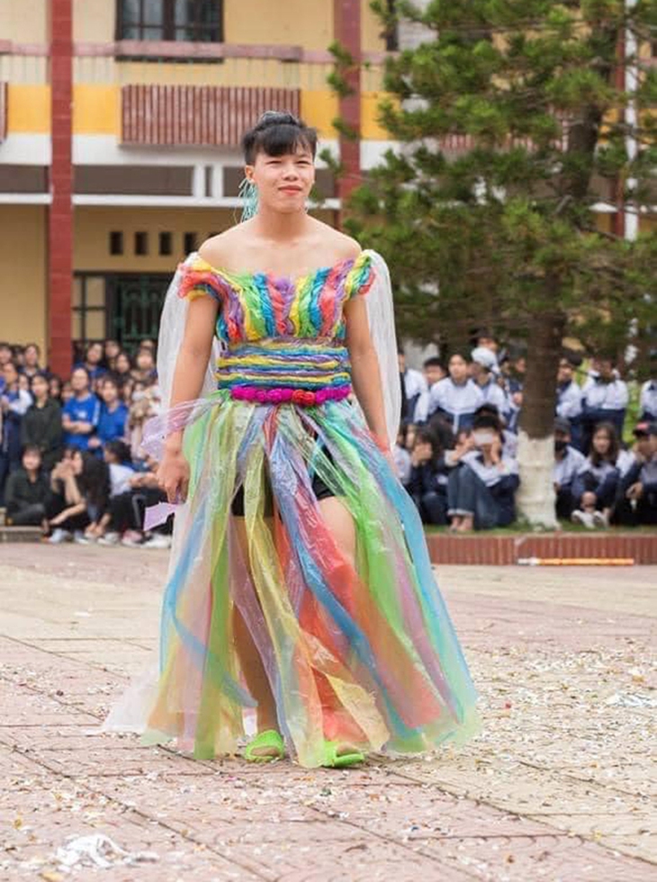 Hội nam sinh hóa... công chúa lực điền, girl cá tính, Phi Mã Lệ Xuân - Ảnh 7. Hội nam sinh hóa... công chúa lực điền, girl cá tính, Phi Mã Lệ Xuân - Ảnh 7.