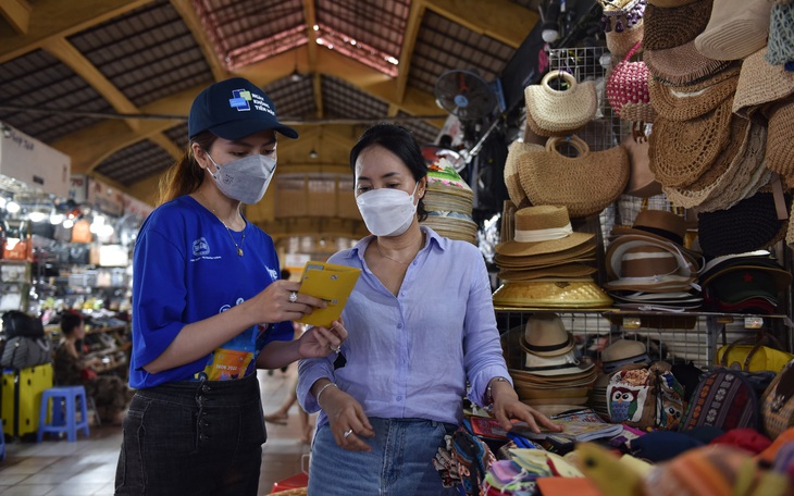 Chuyến xe ‘Không tiền mặt’ đến với tiểu thương các chợ truyền thống tại TP.HCM