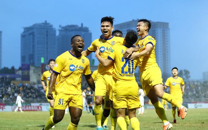 Vòng 10 V-League 2022: Nóng bỏng ở sân Hàng Đẫy