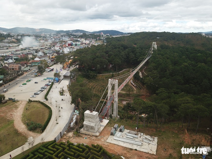 Chưa cấp phép cho cầu đáy kính Thung lũng Tình yêu - Ảnh 1.