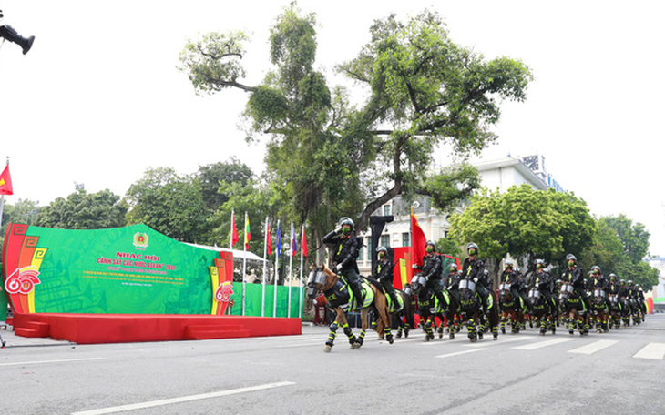 Ấn tượng Nhạc hội Cảnh sát các nước ASEAN+ 2022 tại phố đi bộ hồ Gươm - Ảnh 3.