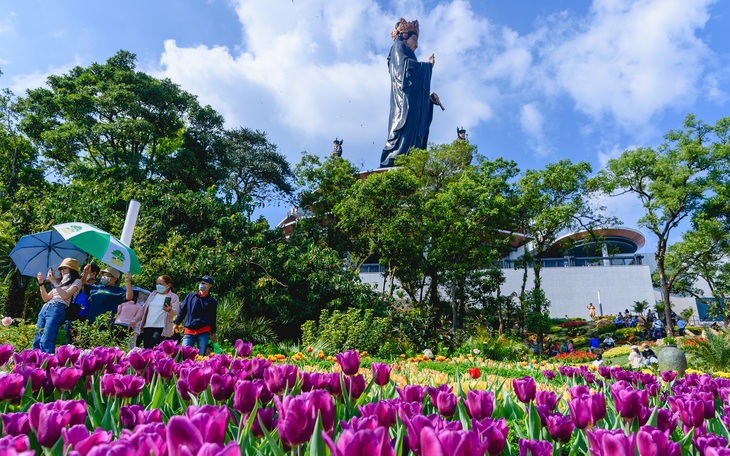 Đến Tây Ninh, du khách bất ngờ với những cảnh quan mới