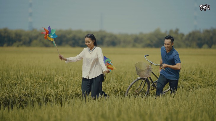 Nhạc sĩ Tô Hiếu phát hành 2 MV buồn miên man mừng sinh nhật, lạ không? - Ảnh 4. Nhạc sĩ Tô Hiếu phát hành 2 MV buồn miên man mừng sinh nhật, lạ không? - Ảnh 4.