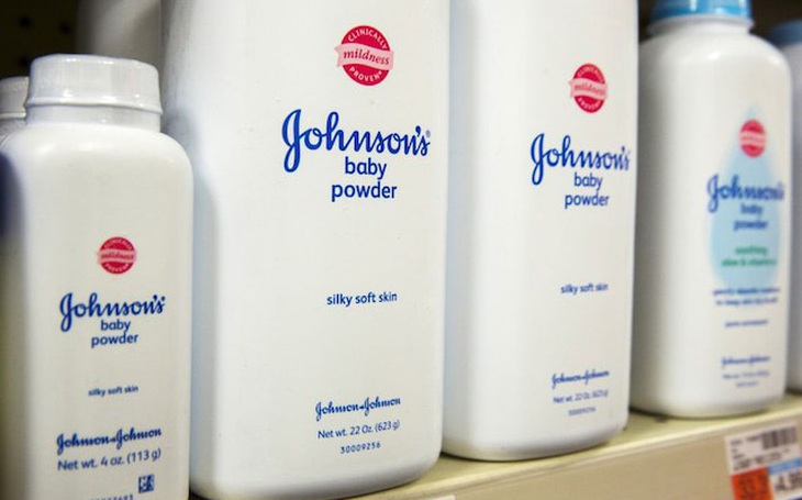 Phấn rôm gây ung thư: Johnson & Johnson bị buộc bồi thường gần 1 tỉ USD - Ảnh 2.