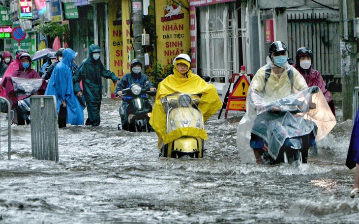 Hà Nội mưa lớn, mới sáng sớm nhiều tuyến 