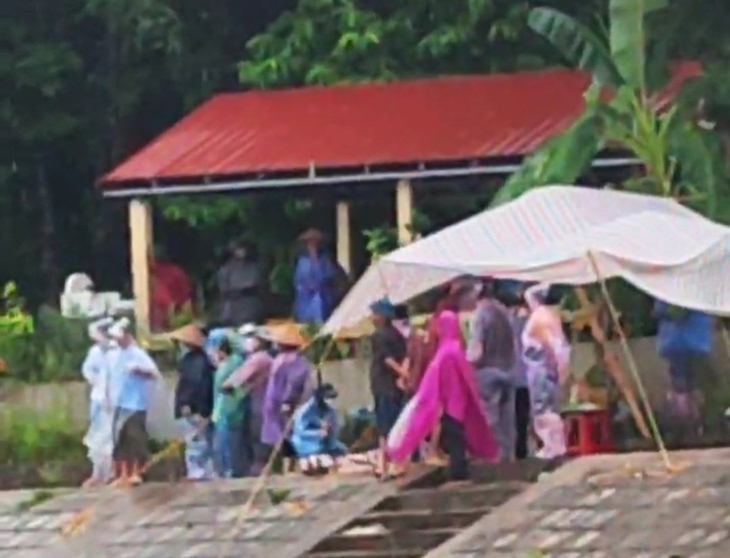 Tìm thấy thi thể 2 cháu bé trong vụ 4 người bị nước sông cuốn mất tích tại Nam Định - Ảnh 1.