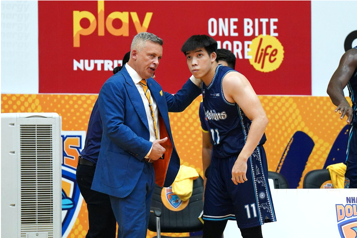 Flenard Whitfield trở lại ‘lợi hại hơn xưa’ - Ảnh 2. Flenard Whitfield trở lại ‘lợi hại hơn xưa’ - Ảnh 2.