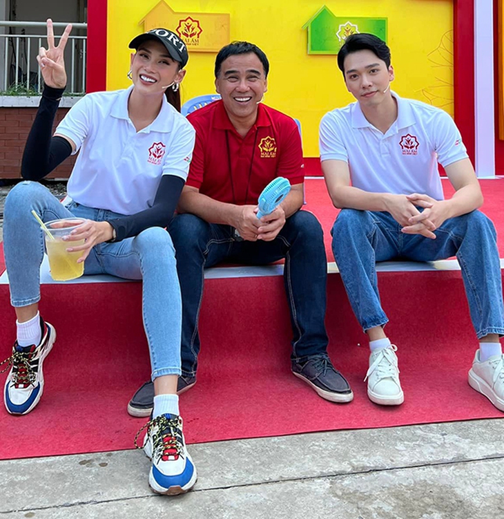 Ảnh vui sao Việt 14-8: Hai mẹ con Bảo Thy cool ngầu - Ảnh 6. Ảnh vui sao Việt 14-8: Hai mẹ con Bảo Thy cool ngầu - Ảnh 6.