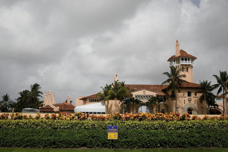 Luật sư ông Trump nói đã trả toàn bộ tài liệu mật tại Mar-a-Lago cho chính phủ từ tháng 6 - Ảnh 1.