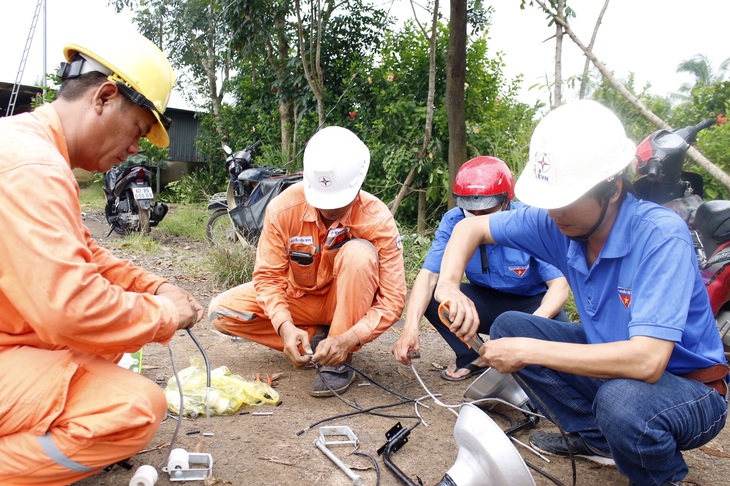 Đoàn viên, thanh niên Đồng Nai ra quân phòng chống sốt xuất huyết - Ảnh 2.