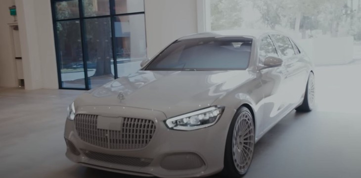 Kim Kardashian không biết mở cửa chiếc Maybach S-Class tùy biến cho riêng mình - Ảnh 1.