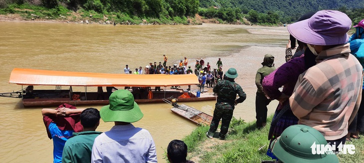 Vụ lật thuyền làm 5 người chết và mất tích ở Lào Cai: Do thuyền trôi vào khu vực nước xoáy - Ảnh 1.