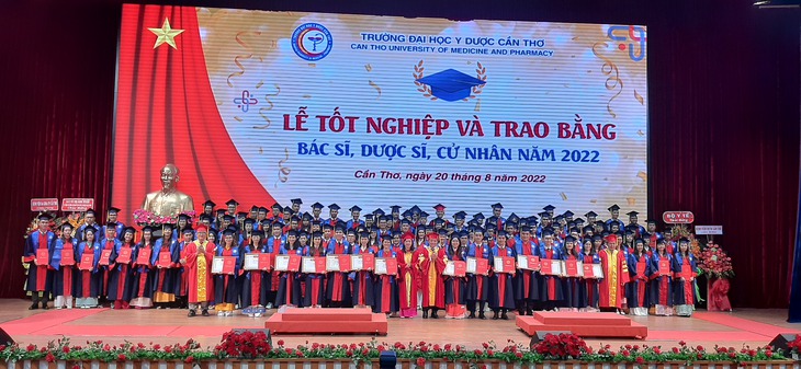 Học phí ĐH Y dược Cần Thơ tăng cao, có ngành tăng gần 20 triệu đồng - Ảnh 1.