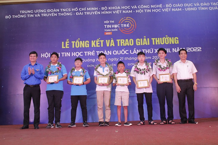 Trao 5 giải nhất Hội thi tin học trẻ toàn quốc lần thứ 28 - Ảnh 1.