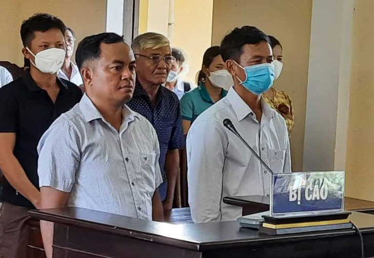 Nguyên chủ tịch xã lãnh 2 năm tù vì tự ý bắt dân nộp tiền làm ‘sổ đỏ’ - Ảnh 1. Nguyên chủ tịch xã lãnh 2 năm tù vì tự ý bắt dân nộp tiền làm ‘sổ đỏ’ - Ảnh 1.