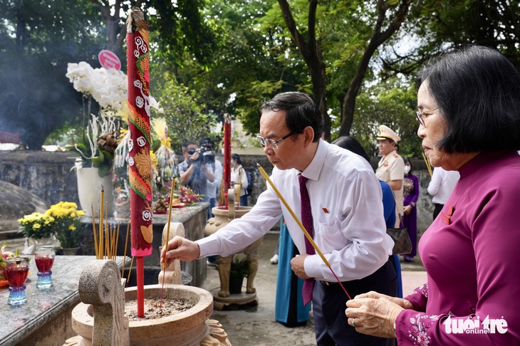 Bí thư Nguyễn Văn Nên dự lễ giỗ Đức Tả quân Lê Văn Duyệt - Ảnh 2.