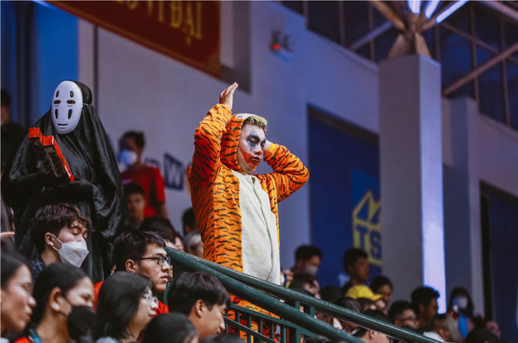 Muôn kiểu hóa trang của fan đội Saigon Heat - Ảnh 3. Muôn kiểu hóa trang của fan đội Saigon Heat - Ảnh 3.