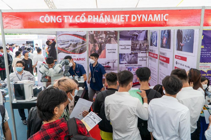 Sinh viên Kỹ thuật - Công nghệ ‘săn’ hơn 3.500 đầu việc tại HUTECH TECHSHOW 2022 - Ảnh 4.