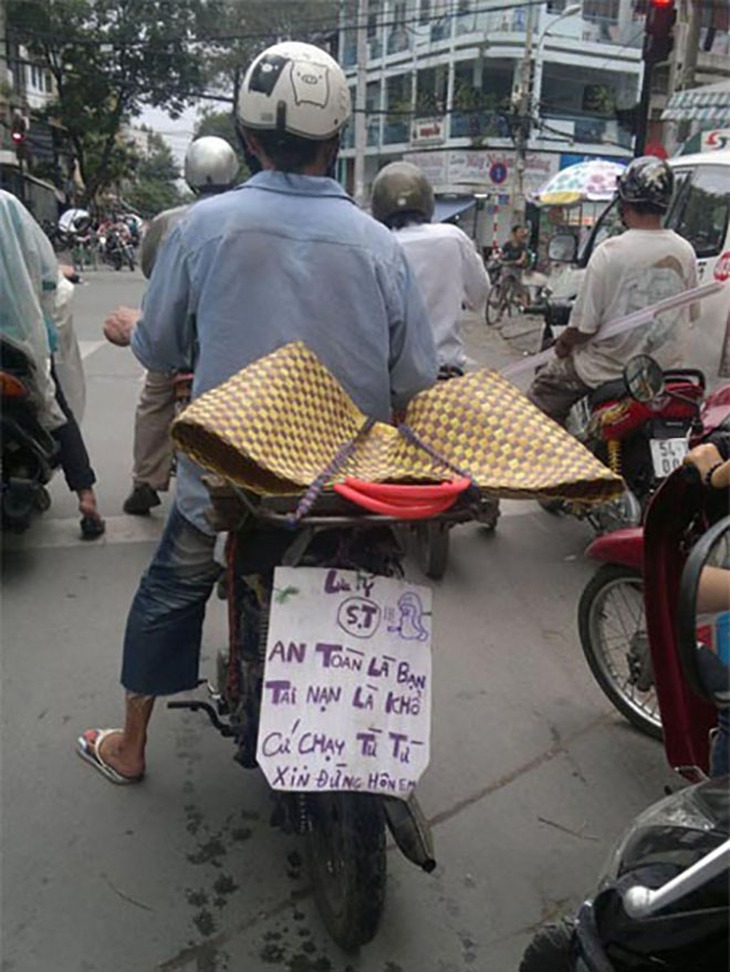 Cười đau bụng với những biển thông báo trên xe - Ảnh 8. Cười đau bụng với những biển thông báo trên xe - Ảnh 8.