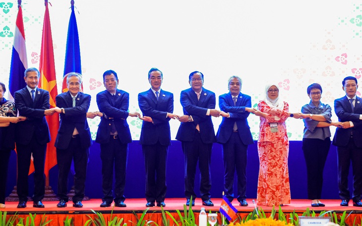 ASEAN kêu gọi kiềm chế, cảnh báo nguy cơ 