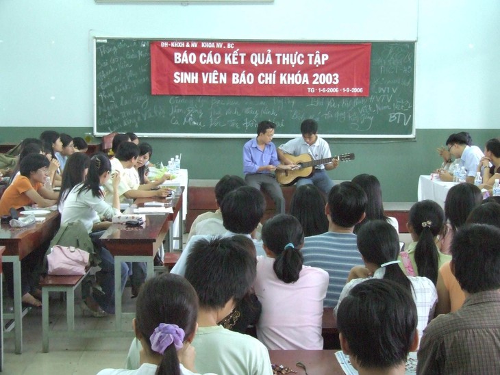 Trả lại em yêu khung trời đại học - Kỳ cuối: Giảng đường Nhân văn thương nhớ - Ảnh 1.