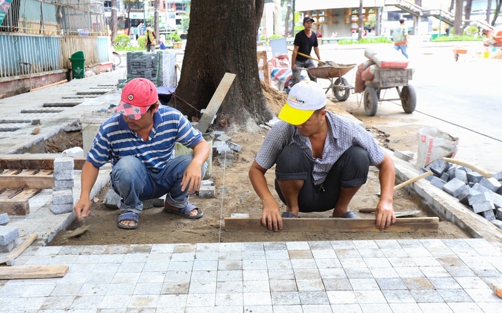 Gấp rút hoàn thiện việc cải tạo hồ Con Rùa, bàn giao vào đúng lễ 2-9