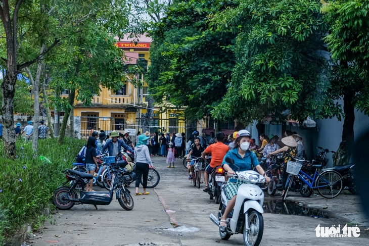 Vụ hàng trăm học sinh ở Hưng Yên không đến trường nhiều ngày: Tiếp tục tuyên truyền - Ảnh 1.