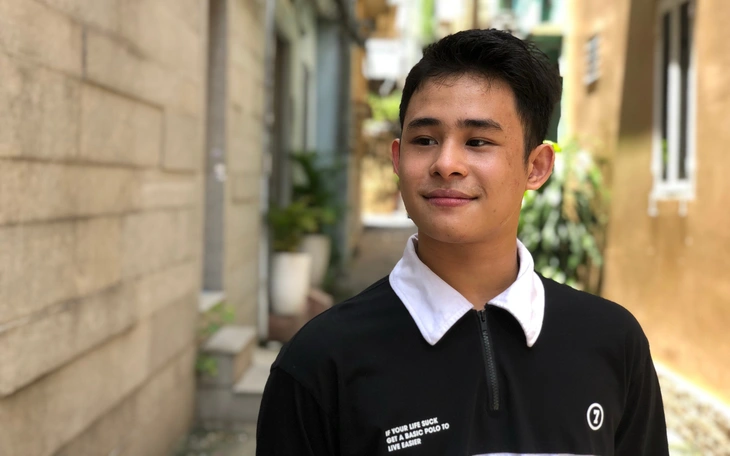 Đinh Viết Tường, chàng trai mắc hội chứng TICS, bật khóc trong lần đi hát đầu tiên - Ảnh 3.