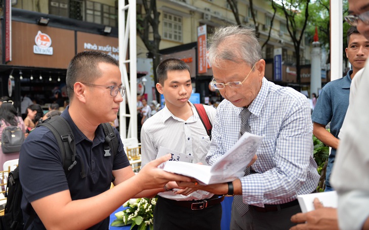 Để đường sách thành công: Sách thôi chưa đủ