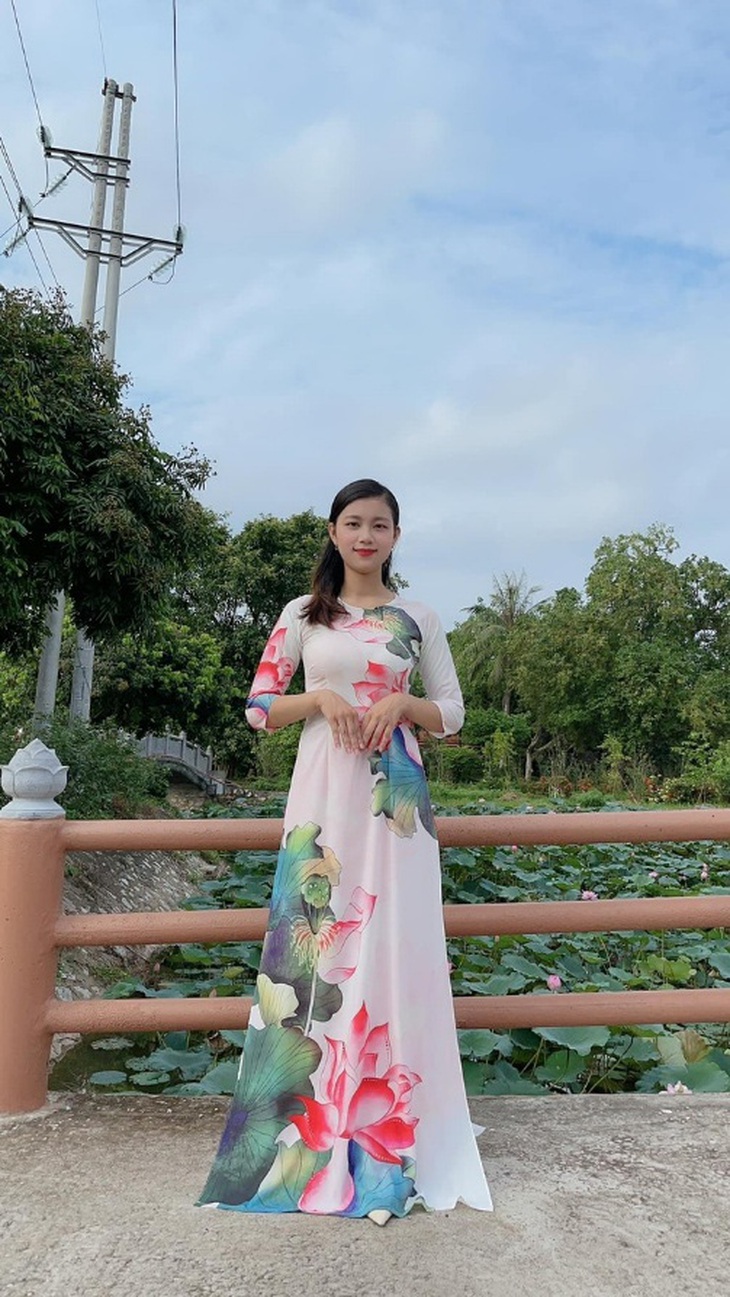 Áo dài Vân Oanh - Dùng bước chân của thời đại mới làm sống mãi hơi thở của truyền thống dân tộc - Ảnh 1. Áo dài Vân Oanh - Dùng bước chân của thời đại mới làm sống mãi hơi thở của truyền thống dân tộc - Ảnh 1.
