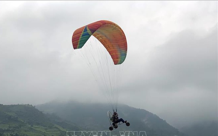 100 phi công trong nước và quốc tế tham gia Festival dù lượn Khau Phạ